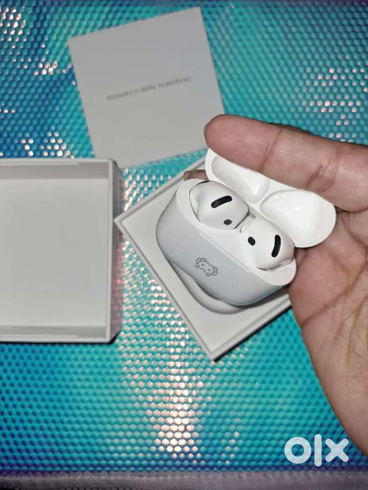 Apple airpods 4 brand neww