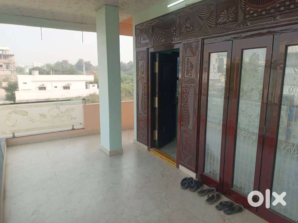 Flat for batchelor sharing