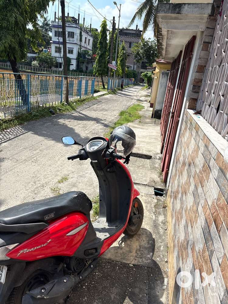Red Honda Pleasure