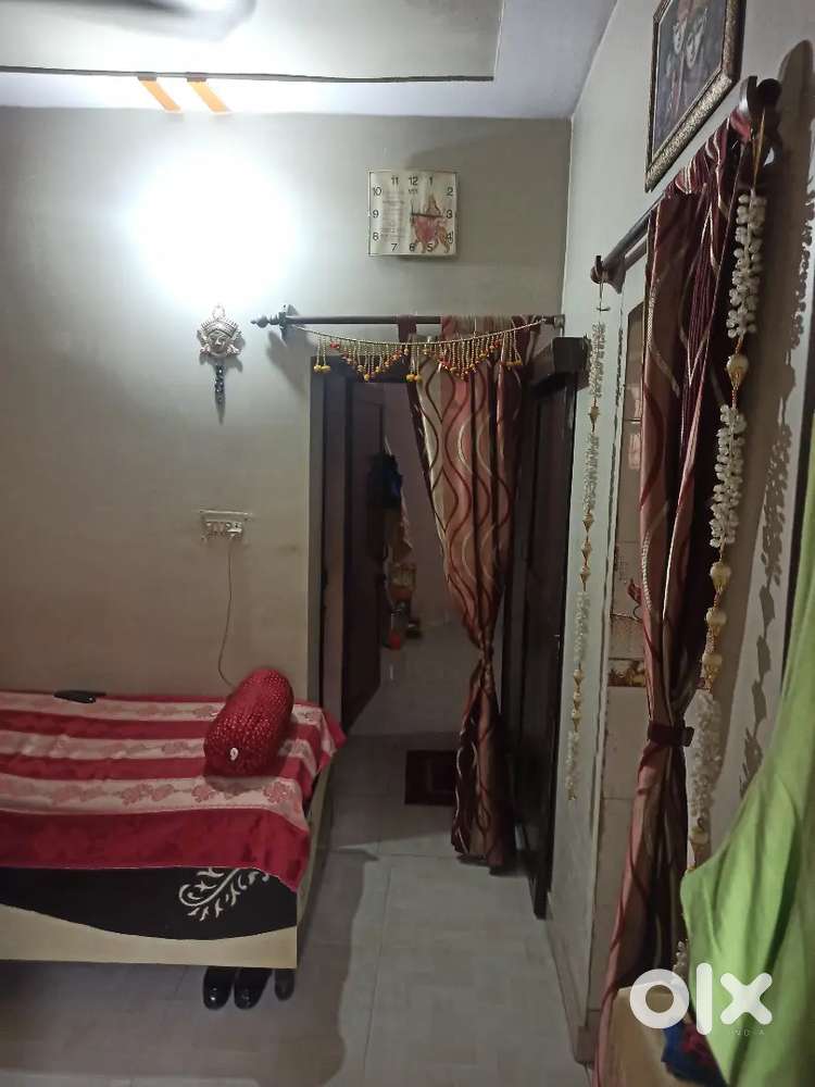 Mu block pitampura opp district park 2 way balcony road side