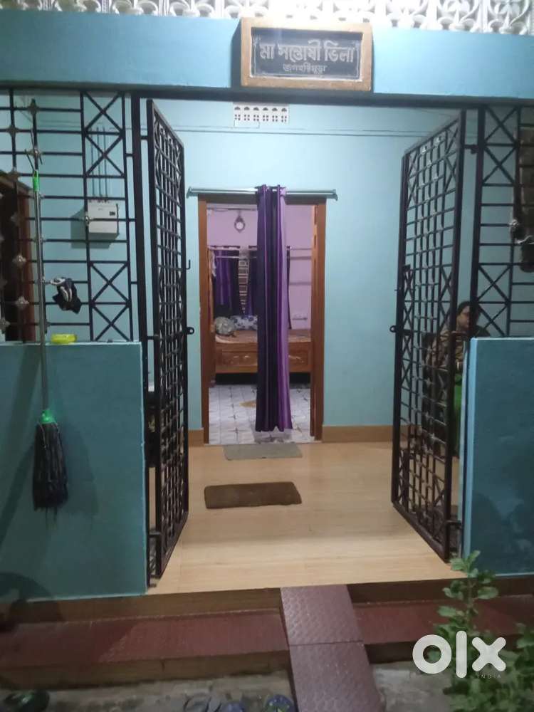 আমি আমার বাড়ি বিক্রি করতে চাই। আমার টাকার খুব দরকার। আমি ১৩৫০০০০০ বাড়ি