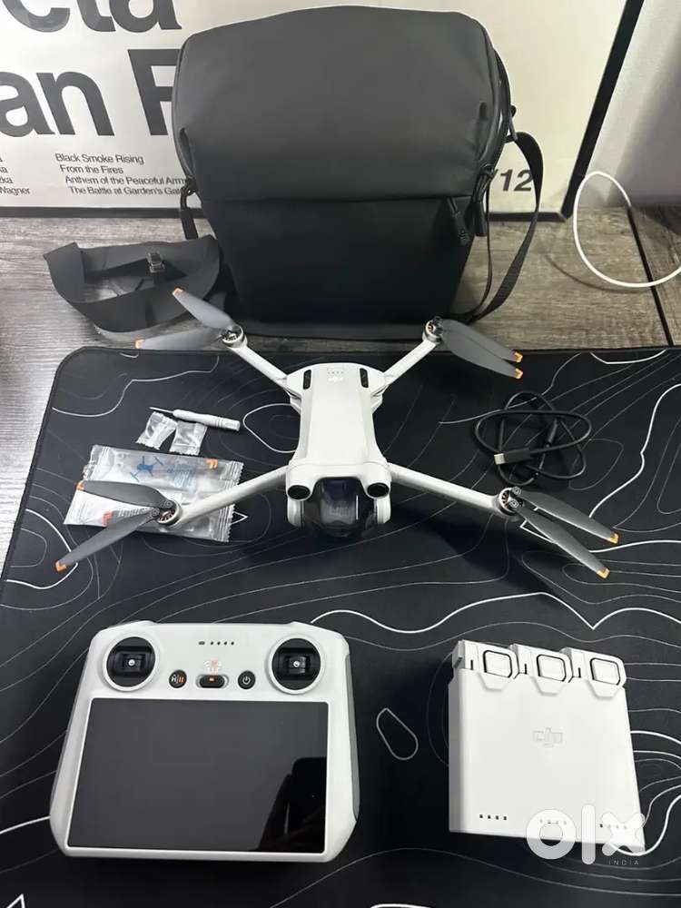 DJI Mini 3 Pro Camera Dronewith RC Remote Fly More Kit Combo! Barely