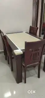 Marbel dinning table for sale size(5'3') 6 chair's