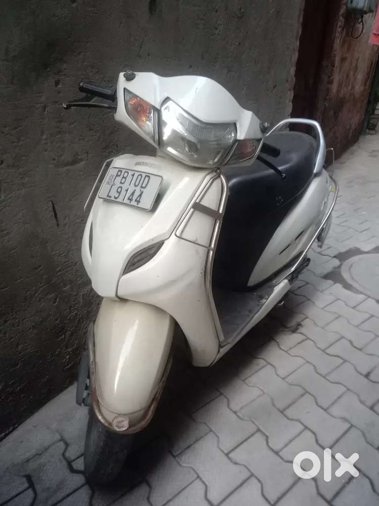 Ladies one hand driven and very less drived