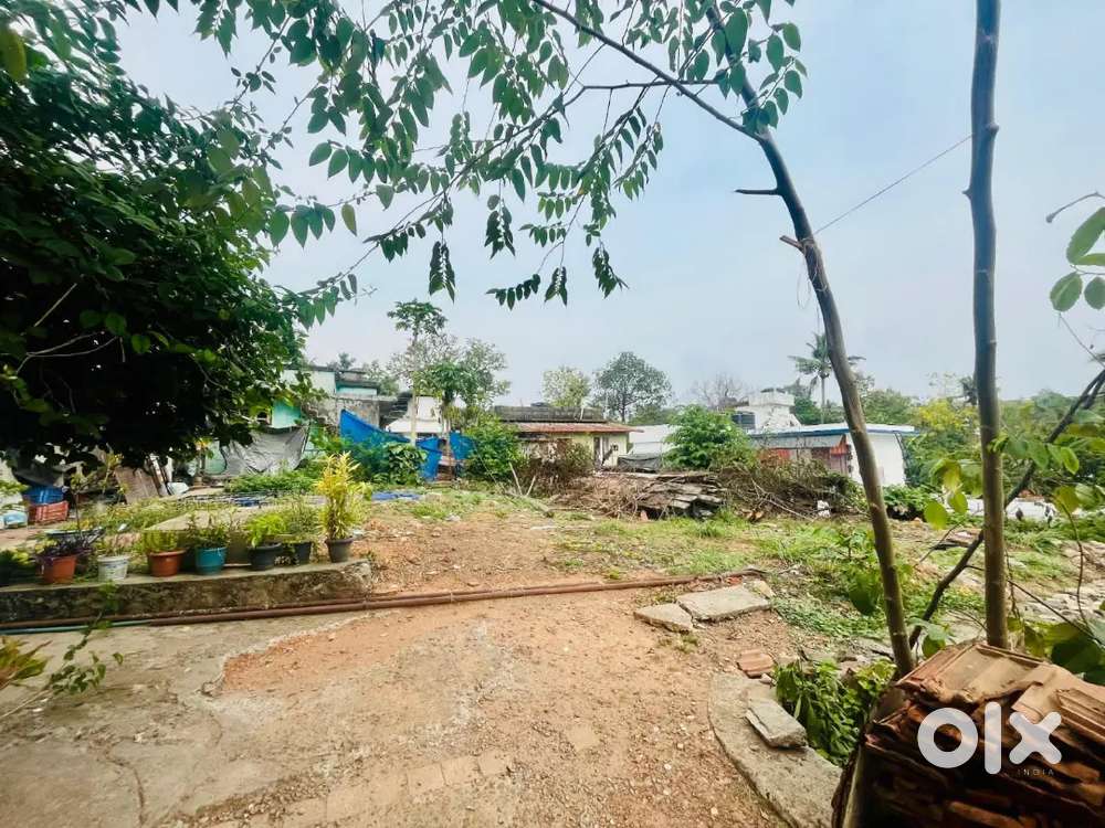 5.5 CENT SEMI COMMERCIAL  LAND FOR SALE AT KAKKANAD NILAMPATHINJIMUGAL
