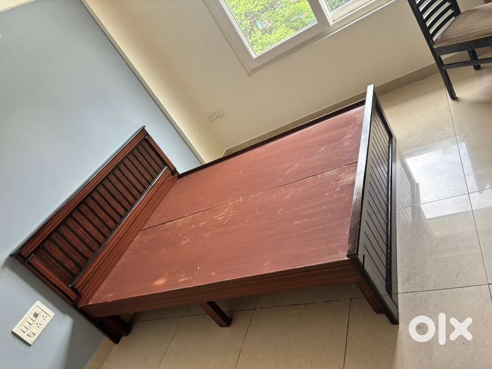 Band new bed qeen size with out storage