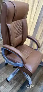 Premium Leather Cushioned Boss Office Chair