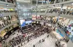 Job warehouse shopping mall boys and girls
