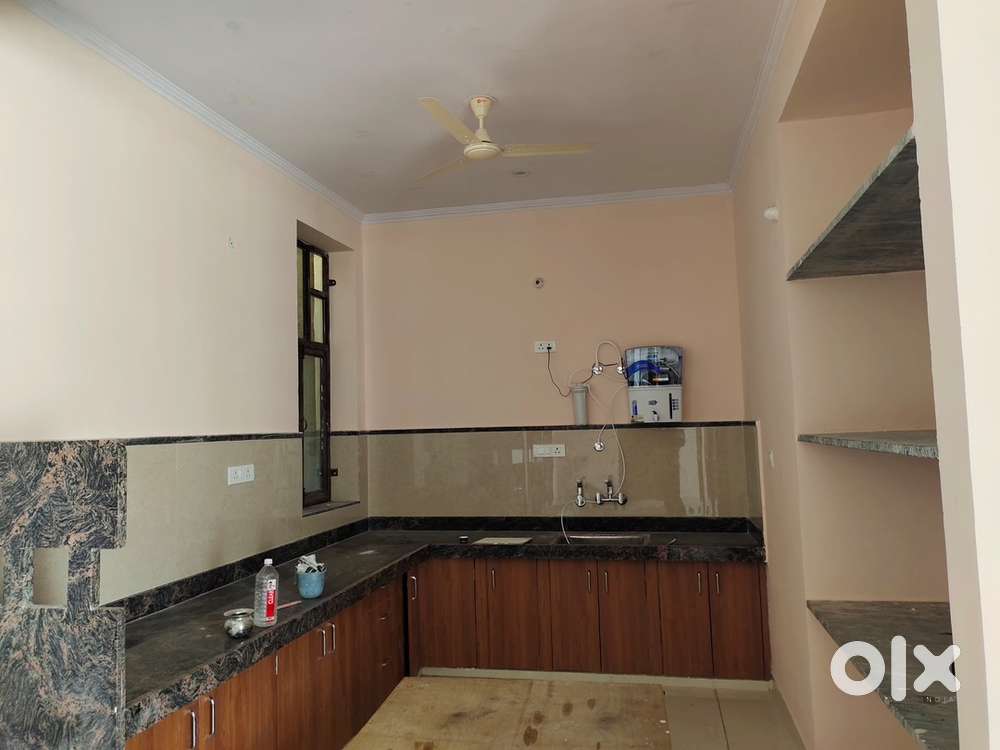 2 km from veshali nagar 3 km from railway station