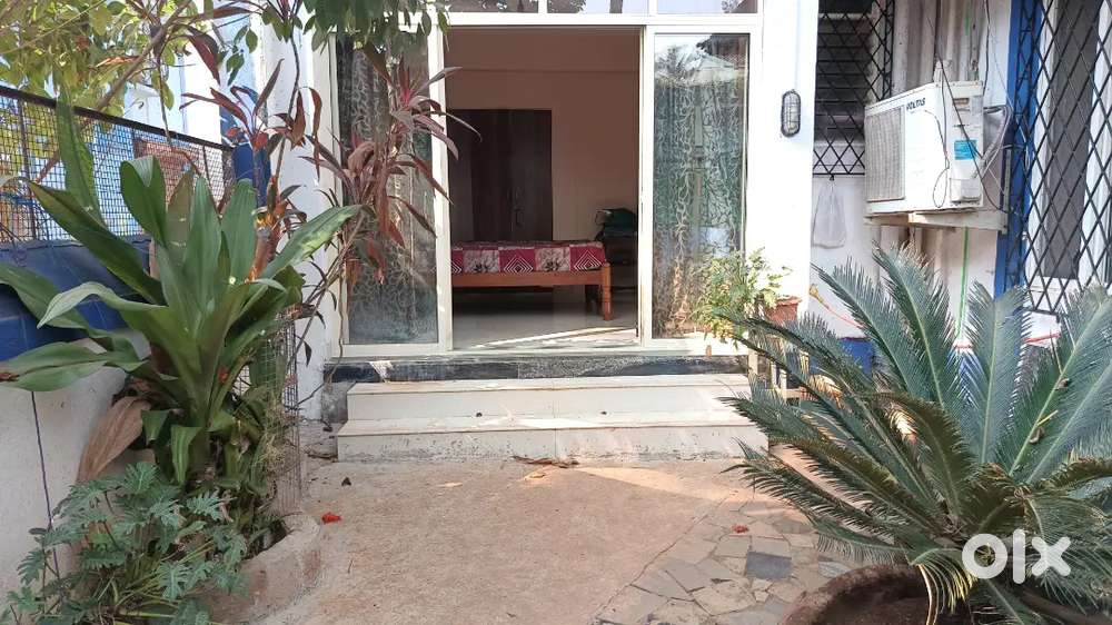 Independent furnished room for rent in Candolim near Delphino's