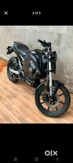 REVOLT 400 black