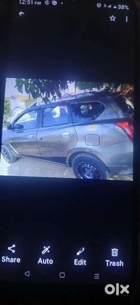 गाड़ी में कोई दिक्कत नहीं है चारों टायर नहीं है