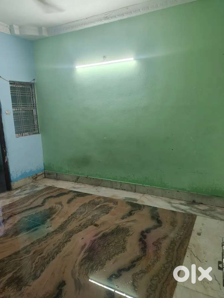 Ek room hein sperate mein bathroom hein