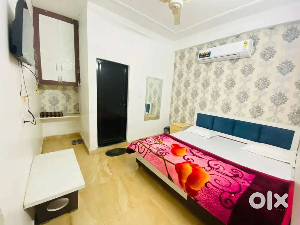 Hotel me ladke ki jarurat h 24 ghate ke lia bhi or 12 ghate ko bhi