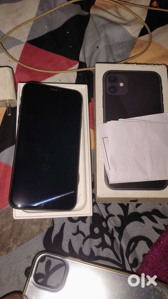I phone 11 128gb with original bill box