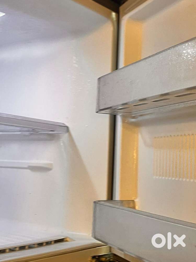 Excellent condition under warranty FRIDGE
