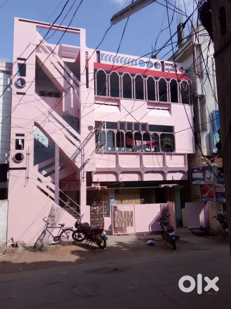 Single Room in 2nd floor in prime area
