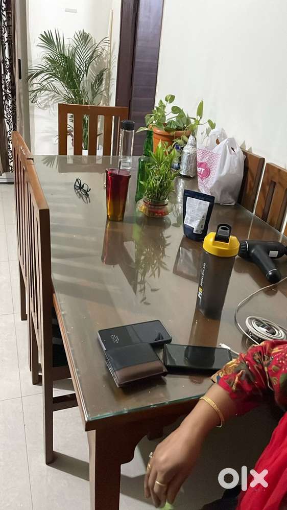 Dining Table (6 seater)
