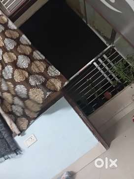 1 room available in 3 bhk Flat