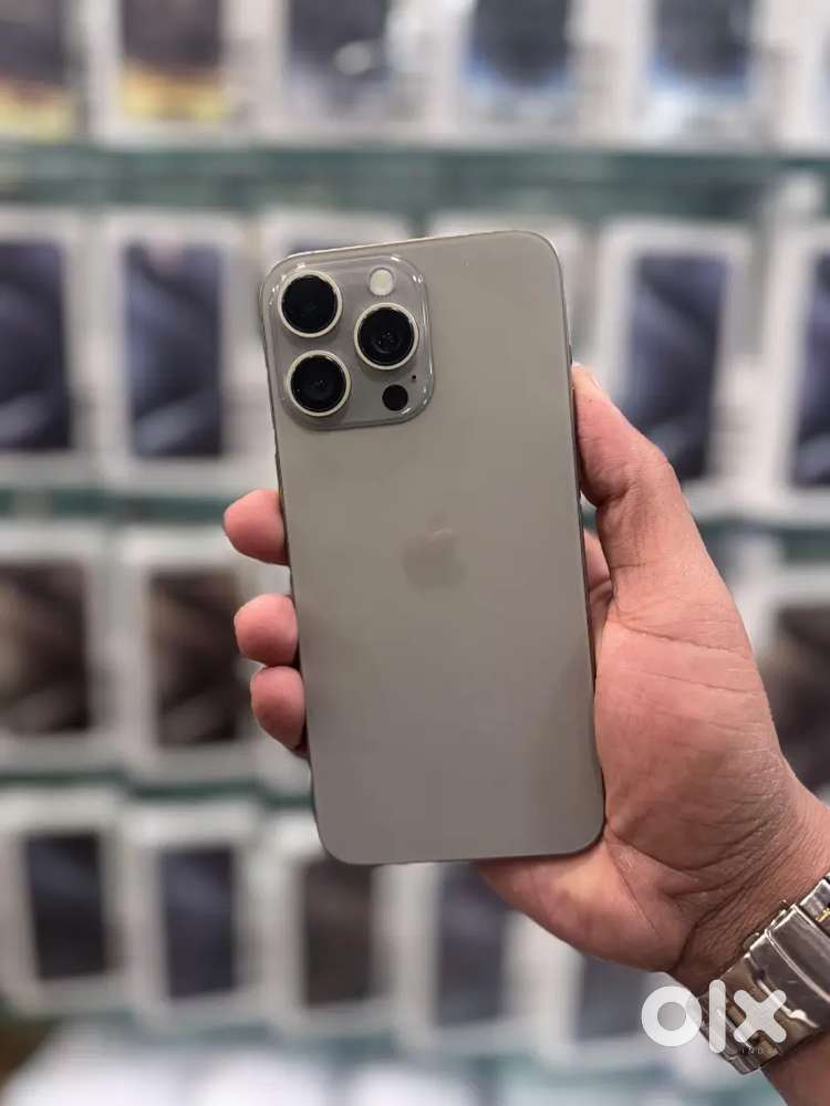 Iphone 15 pro max it's 98% battery but it's Refurbish PICE 100% condit