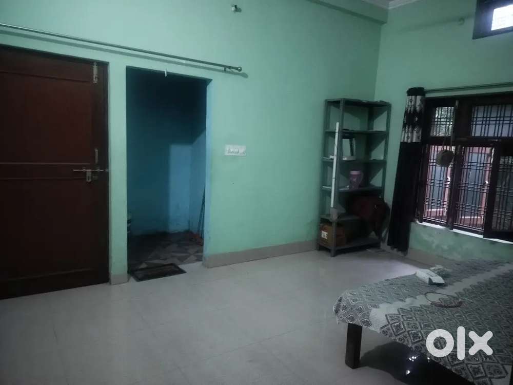 Female roommate full tiles matiyari churaha near market
