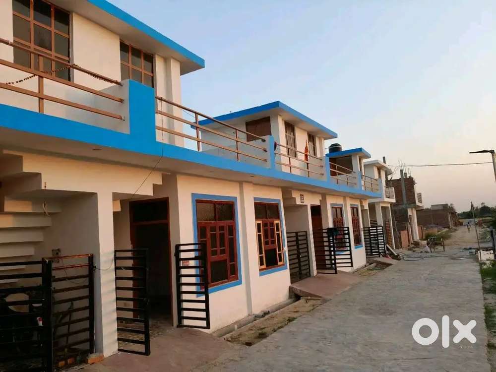 शहर के निकट बिठौली क्रॉसिंग सीतापुर रोड पर बीकेटी के निकट मकान बना हुआ