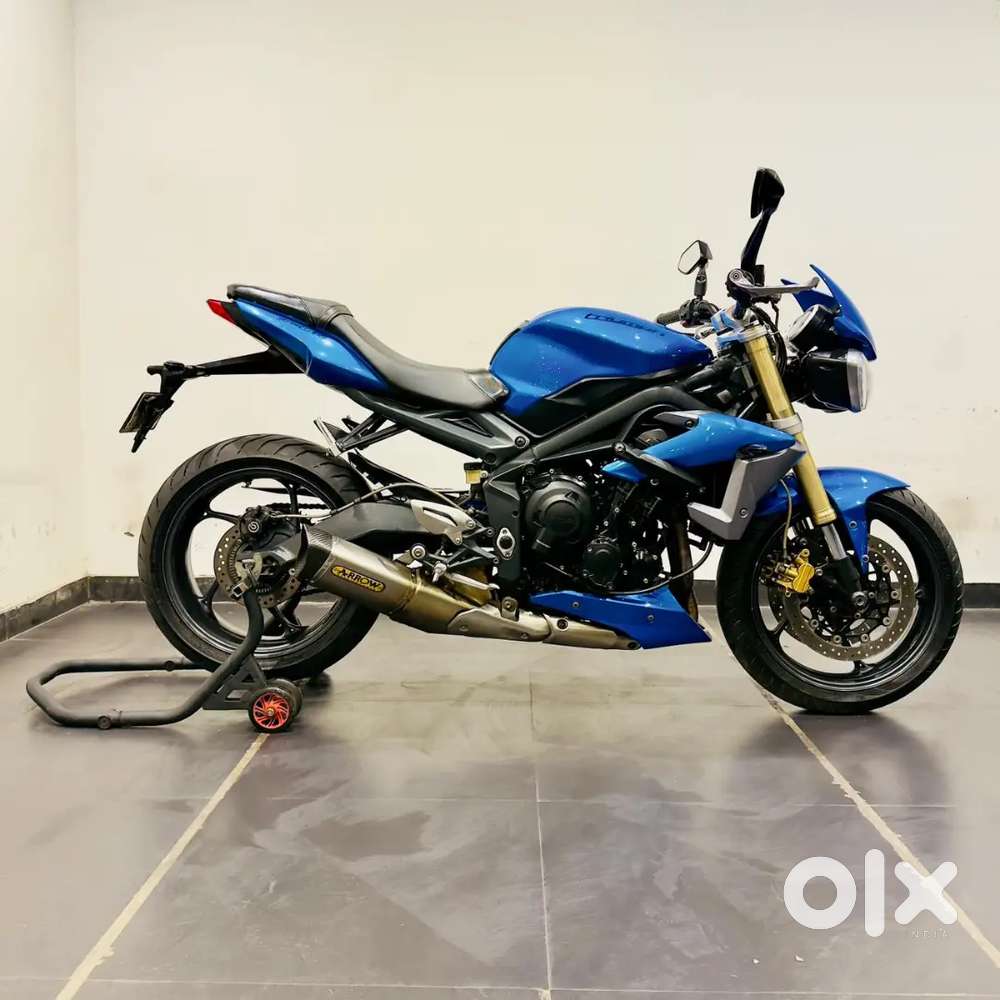 TRIUMPH STREET TRIPLE 675