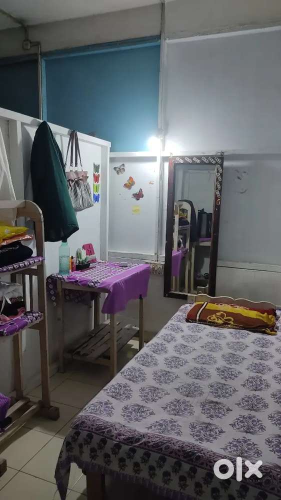 Babli pg single seat : 6000 & 3 seater : 6500 attached bathroom