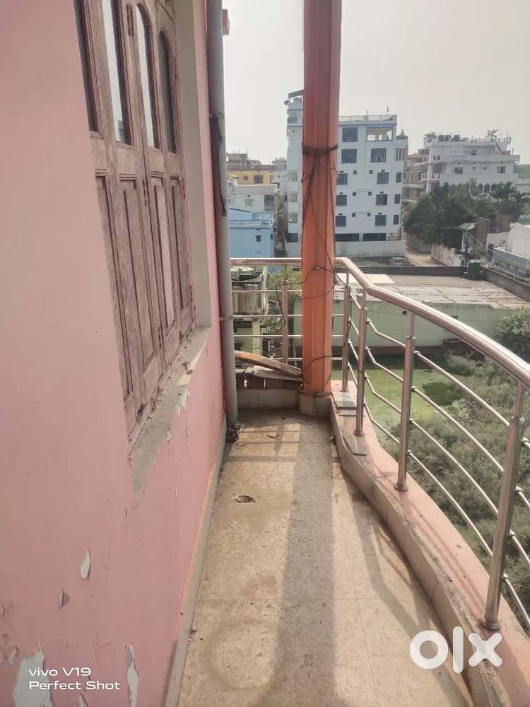 Good condition free parking facility