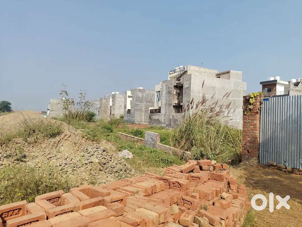 105 Gaj Plot for Sale in sunny enclave