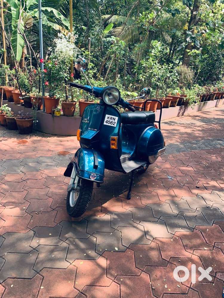 Scooter with gear and good condition