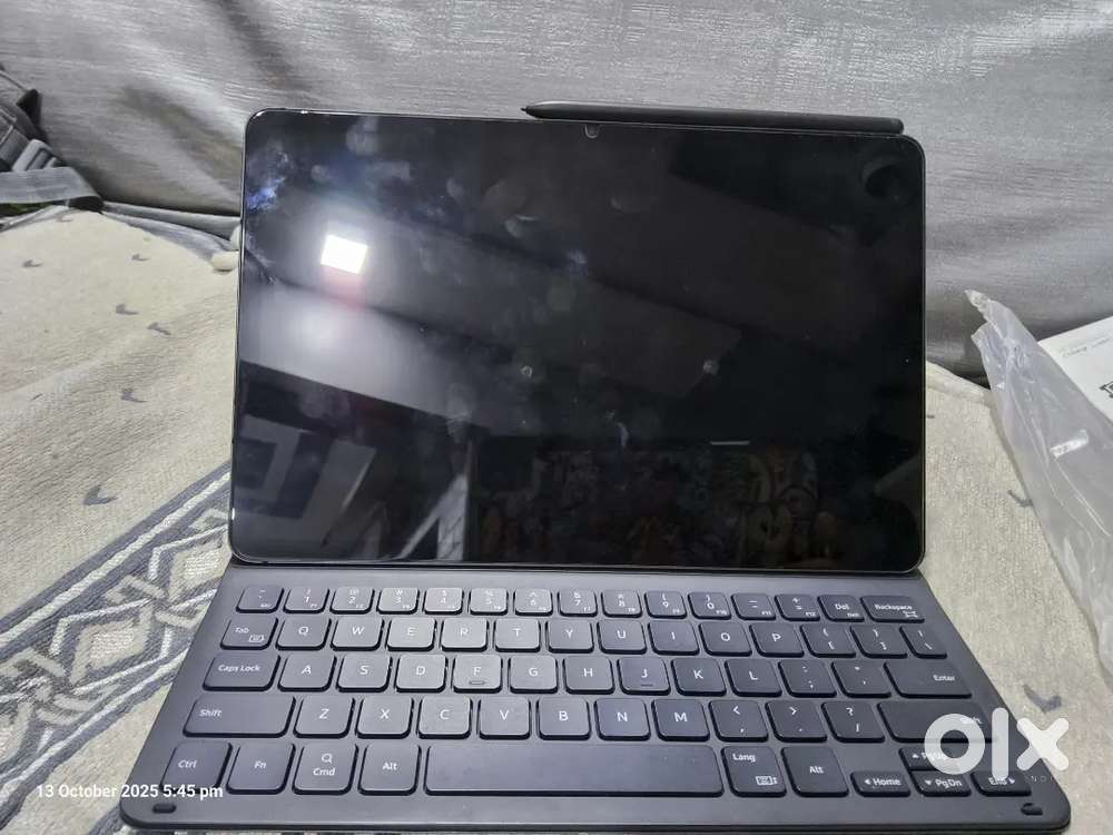 Samsung Tab S8 - 5G - 8Gb RAM  128Gb MEMORY with OG S Pen & Keyboard