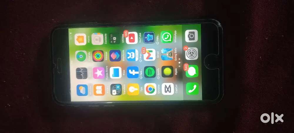 Iphone 8 ek dam bhadiya chal raha he side se display crack he