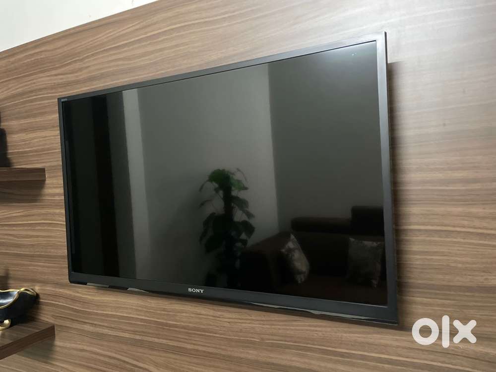 Sony Bravia 32″ Full HD Smart TV – Excellent Condition