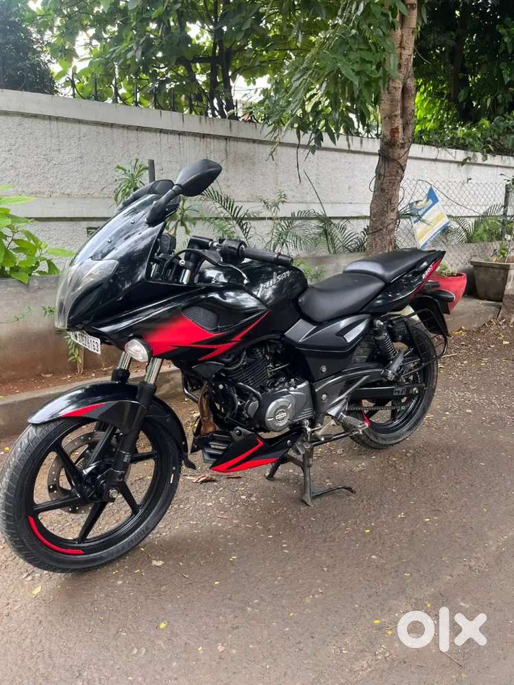 PULSAR 220 SF BLACK/RED