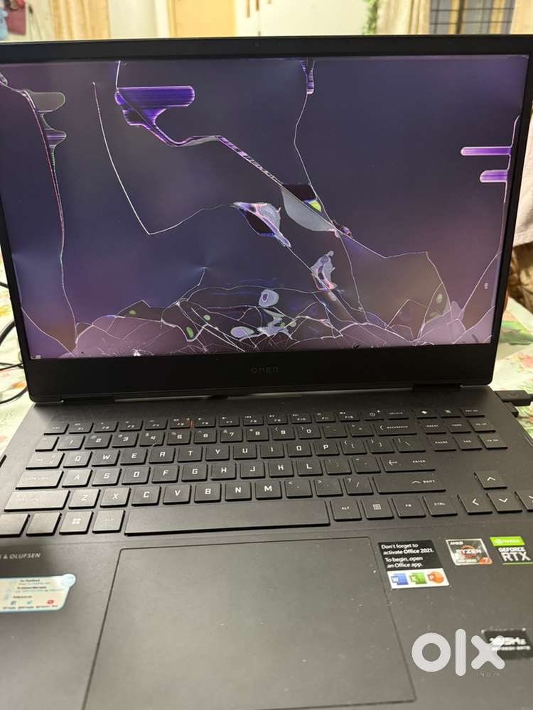 HP OMEN 16 broken display