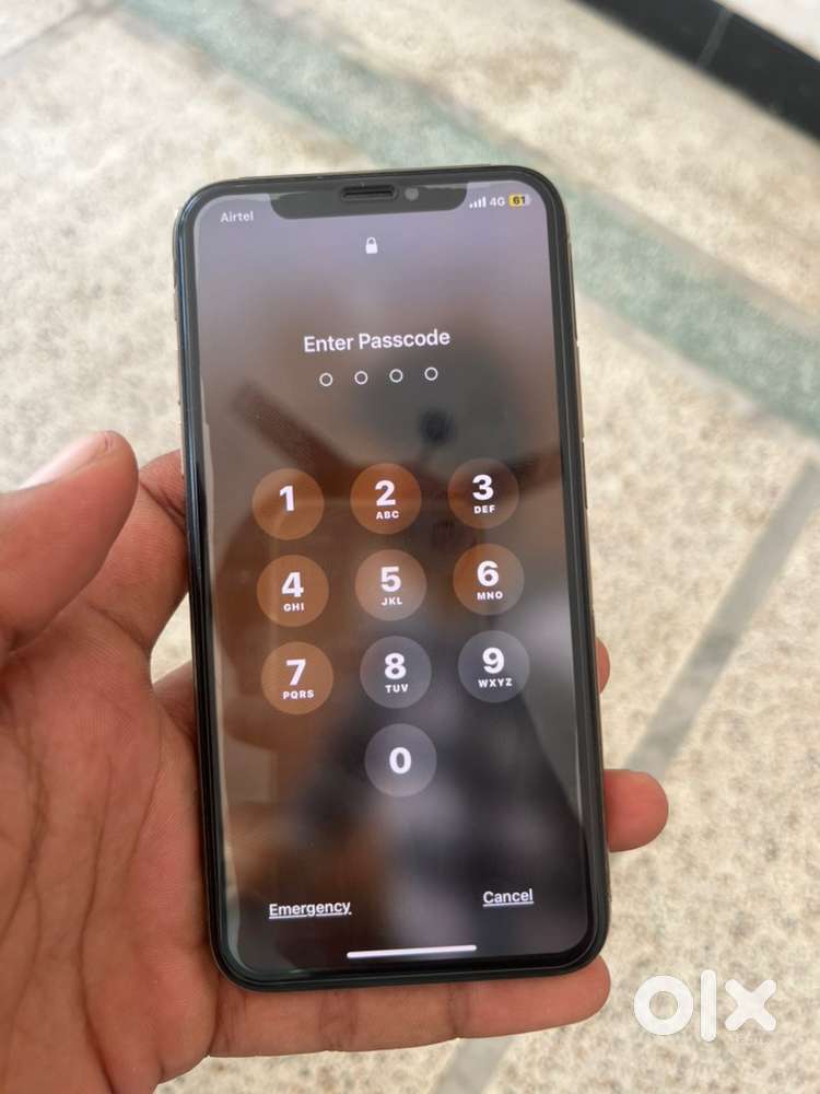 Iphone xs gold colour 64 gb