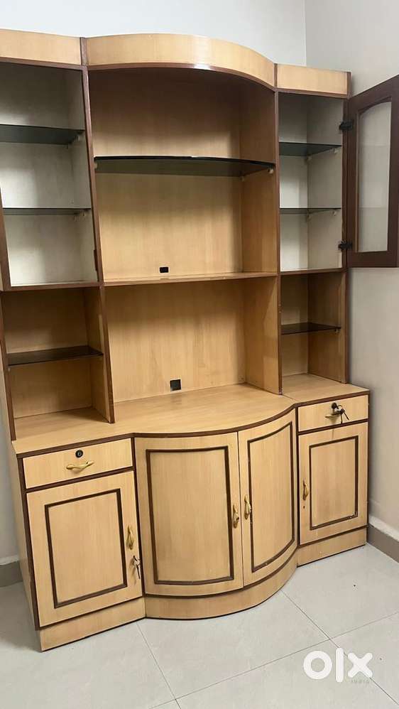 3 way Folding showcase solid build