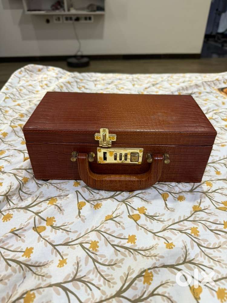 Cash box and jewel box