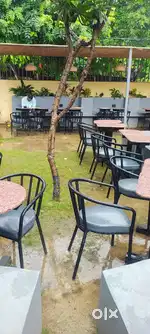 Restaurant me Steward ki opening hai