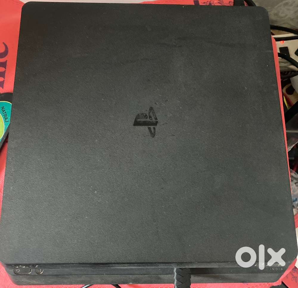 Ps4 slim 1TB with single remote