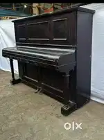 Antique old piyano