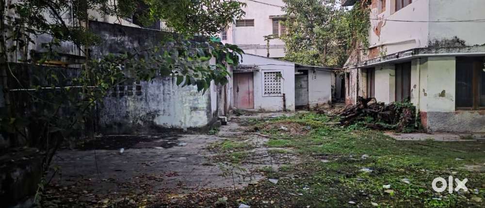 SALIGRAMAM VENKATESHWARANAGAR, 7000SFT LAND WITH OLD BUILDING FOR SALE