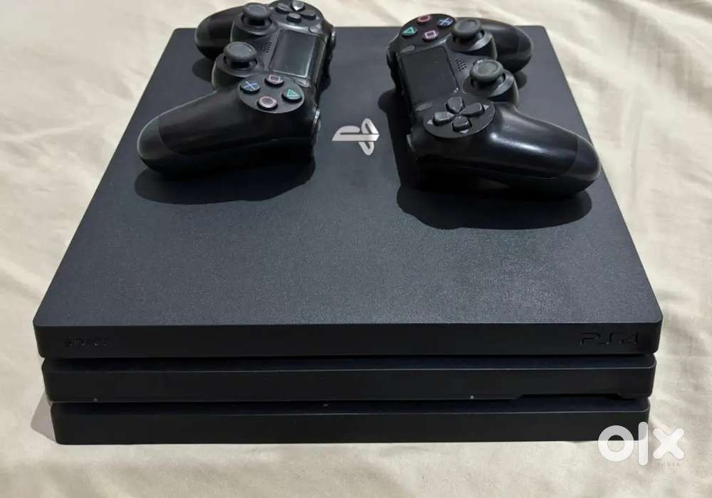 PS4 PRO 1TB + 2JOYSTICKS (FRESH PIECE)