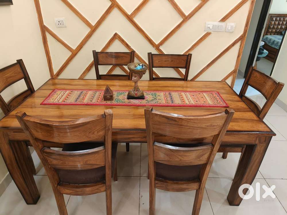 Pure Sangwan wood 6 seater Dining Table