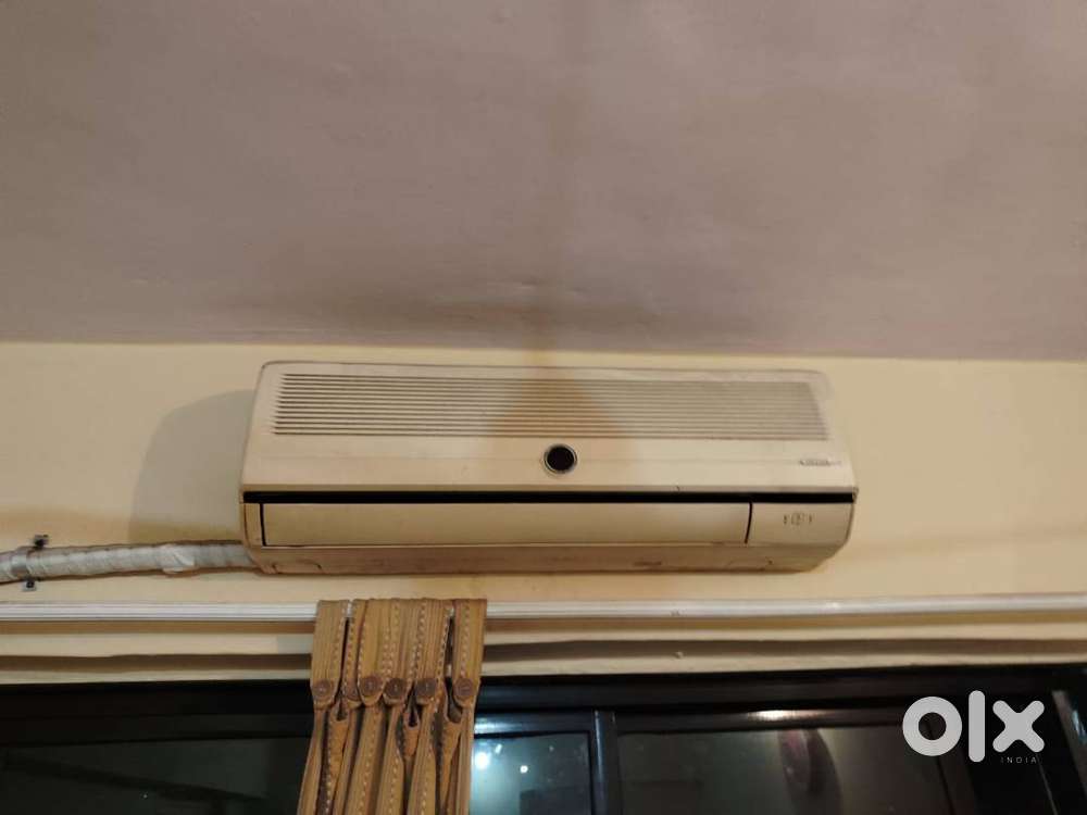 Ac 1 ton slpit Onida