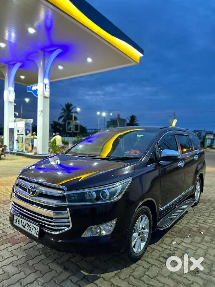 Toyota Innova Crysta 2017 December model Diesel only 75000 Km Driven