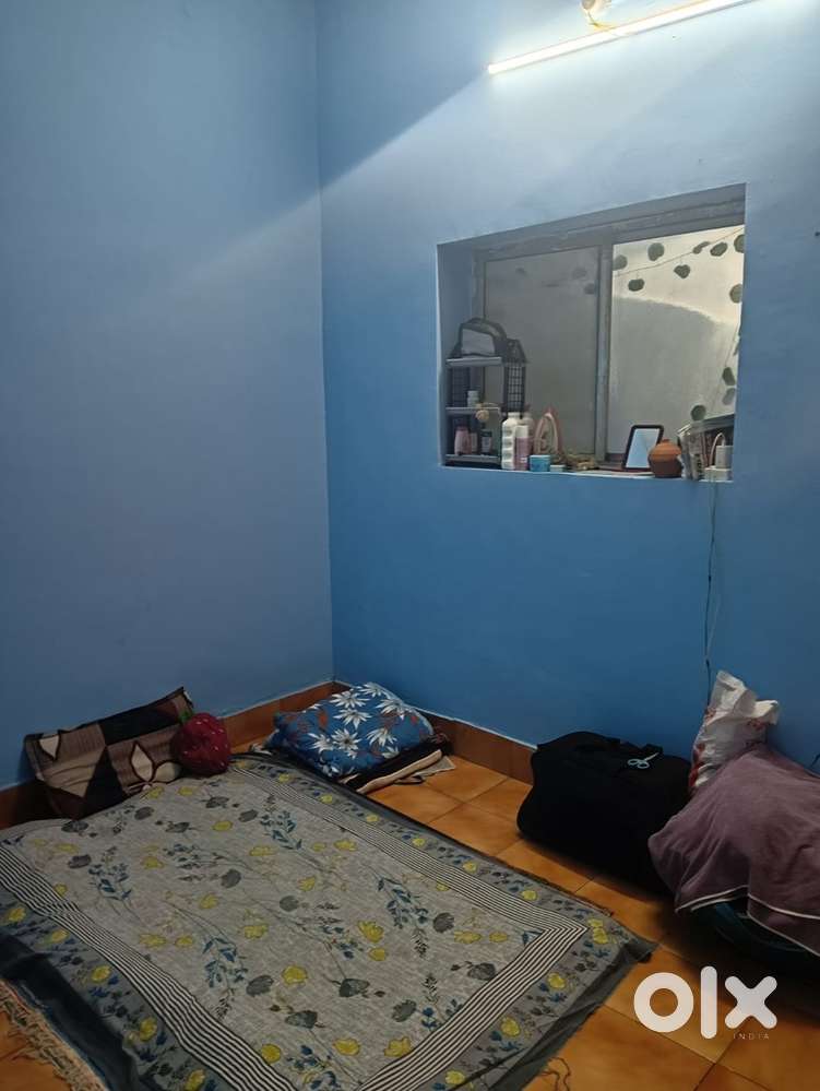 Urgent female roommate needed