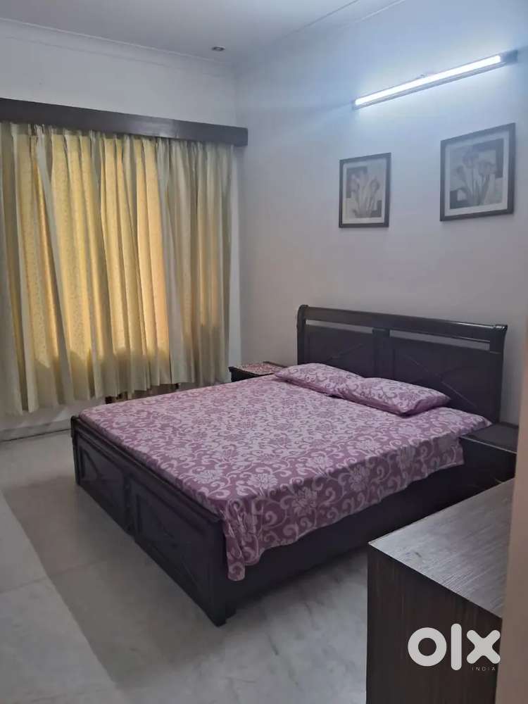 2bhk with roof right