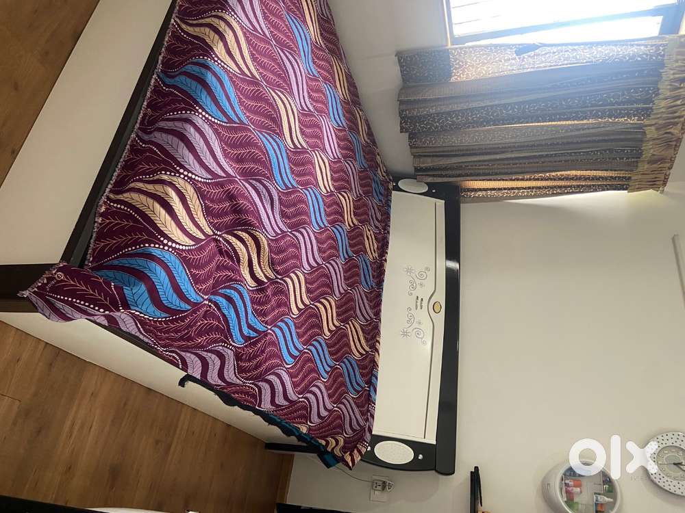 Bed set good condition ( 1 item bi le skthe ho)